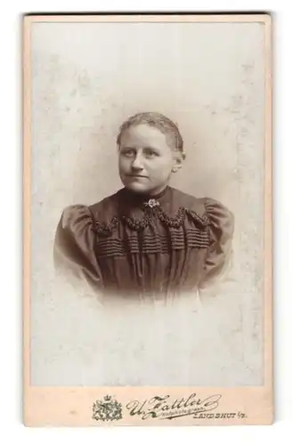 Fotografie U. Zattler, Landshut i. B., Portrait einer jungen Dame