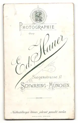 Fotografie Atelier Hauer, München-Schwabing, Portrait Dame in schwarzer Bluse