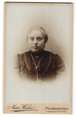 Fotografie Max Kuber, Pfarrkirchen, Portrait Mädchen mit Halskette