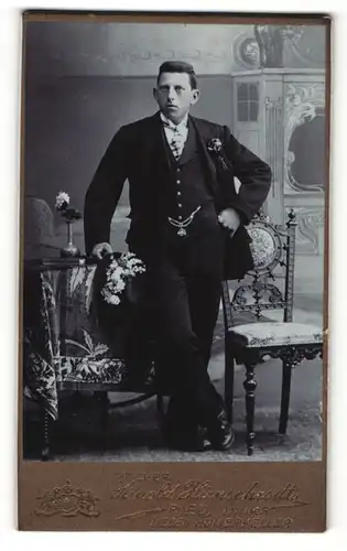 Fotografie Arnold Hirnschrodt, Ried i. Innkreis, Portrait Herr im Anzug