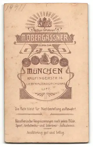 Fotografie M. Obergassner, München, Portrait eines fülligen Mannes