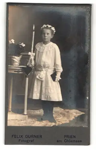 Fotografie Felix Durner, Prien a. Chiemsee, Portrait Mädchen im weissen Kleid zur Kommunion