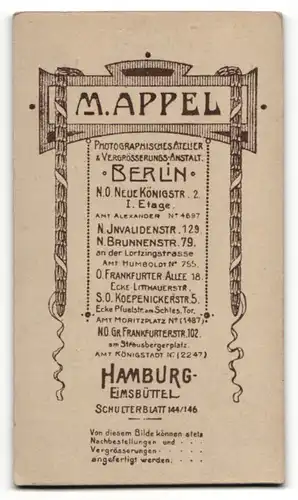 Fotografie M. Appel, Berlin, Portrait Kleinkind auf einem Fell