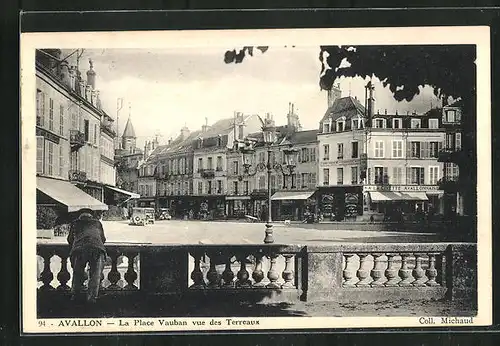 AK Avallon, La Place Vauban vue des Terreaux