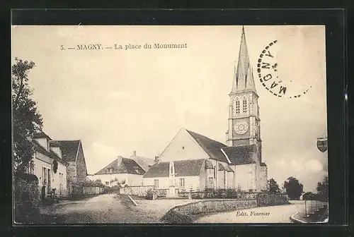 AK Magny, La place du Monument