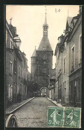 AK Avallon, Strassenansicht mit Uhrenturm