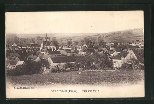 AK Les Sieges, Totalansicht von Anhöhe auf Kirche, Häuser und Umgebung