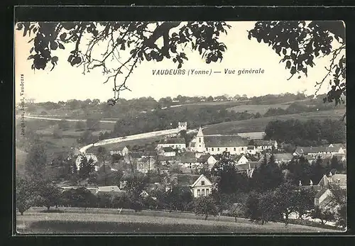 AK Vaudeurs, Totalansicht mit Kirche, Häuser und Landschaft