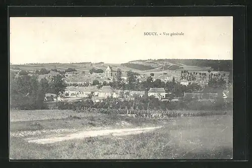 AK Soucy, Ortsansicht mit Kirche, Häuser und Landschaft