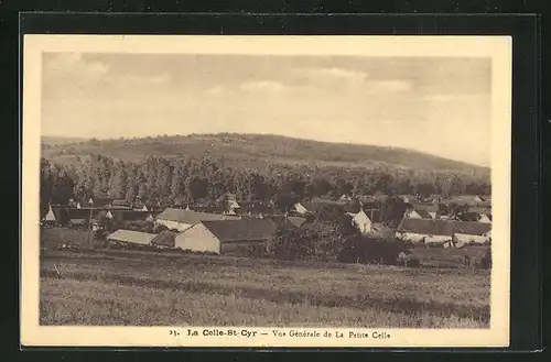 AK La Celle-St-Cyr, Ortsansicht von Feld auf Häuser und Wälder