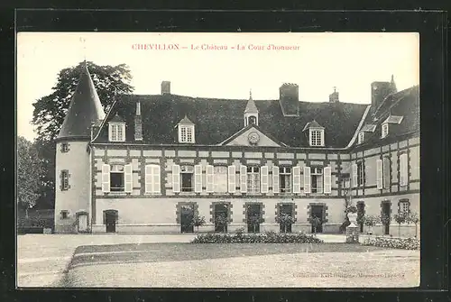 AK Chevillon, Le Chateau, La Cour d'honneur