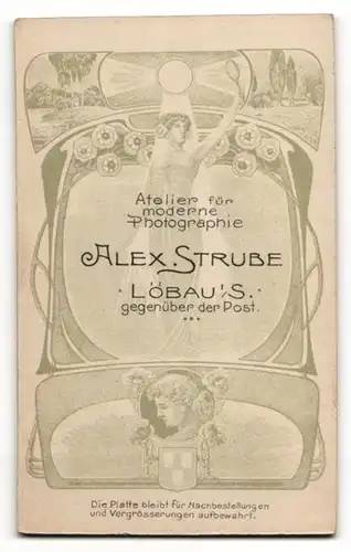 Fotografie Alexander Strube, Löbau i. Sa., Portrait elegant gekleidetes Paar mit charmanten Blicken