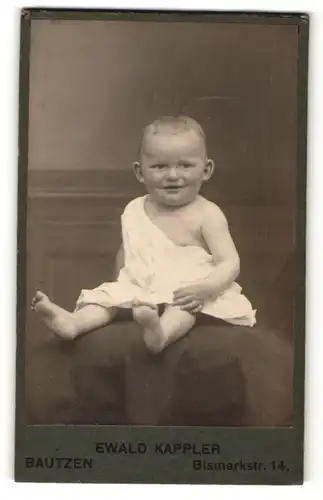 Fotografie Ewald Kappler, Bautzen, Portrait Säugling in Leibchen