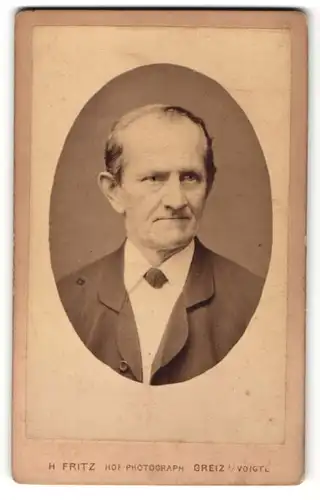 Fotografie H. Fritz, Greiz i/Voigtl., Portrait älterer Herr in Anzug