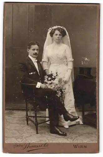 Fotografie Strauss & Co., Wien, Portrait Braut und Bräutigam, Hochzeit