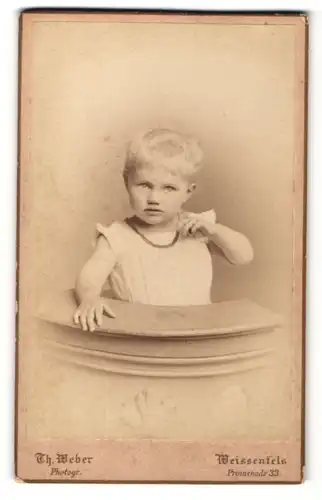 Fotografie Th. Weber, Weissenfels, Portrait niedliches blondes Kleinkind