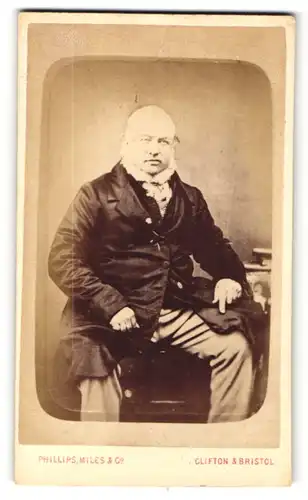 Fotografie Phillips-Miles & Co, Clifton, Portrait bürgerlicher Herr mit Backenbart