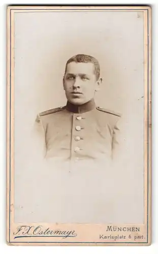 Fotografie F. X. Ostermayr, München, Portrait Soldat in Uniform