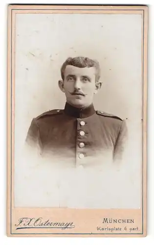 Fotografie F. X. Ostermayr, München, Portrait Soldat in Uniform