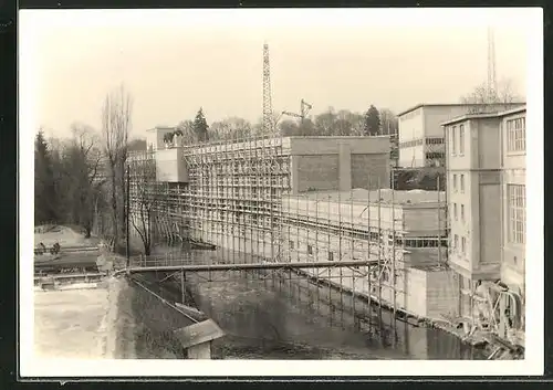 Foto-AK Cham, Erweiterung der Papierfabrik 1959, Bauarbeiten vor dem Abschluss