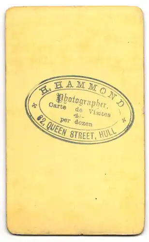 Fotografie H. Hammond, Hull, Portrait bürgerlicher Herr im Anzug mit Krawatte und Schnurrbart