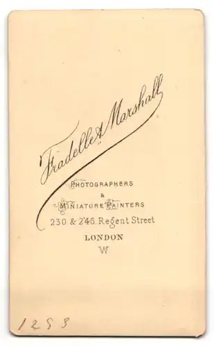 Fotografie Fradelle & Marshall, London, Portrait junger Herr mit zeitgenöss. Frisur