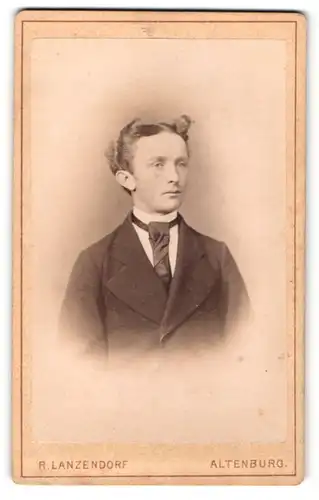 Fotografie R. Lanzendorf, Altenburg, Portrait Junge im Anzug