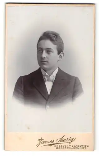 Fotografie James Aurig, Dresden, Portrait eines Jungen im Anzug