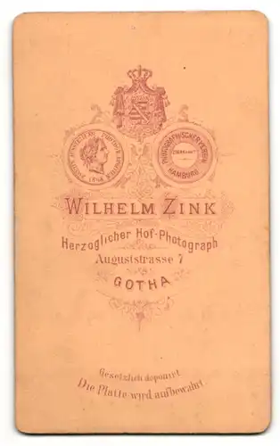 Fotografie Wilhelm Zink, Gotha, Portrait junge Dame im Kleid