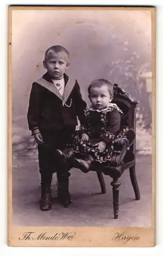 Fotografie Th. Mende, Hagen, Portrait zweier Kinder