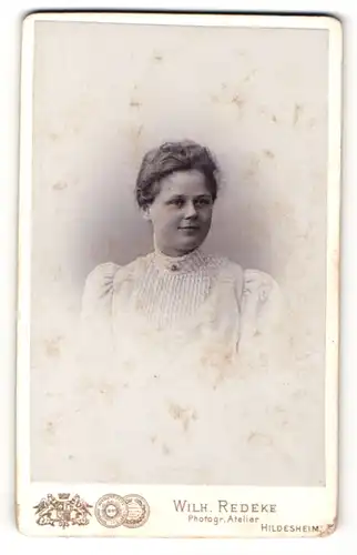 Fotografie Wilh. Redeke, Hildesheim, Portrait bürgerliches Fräulein