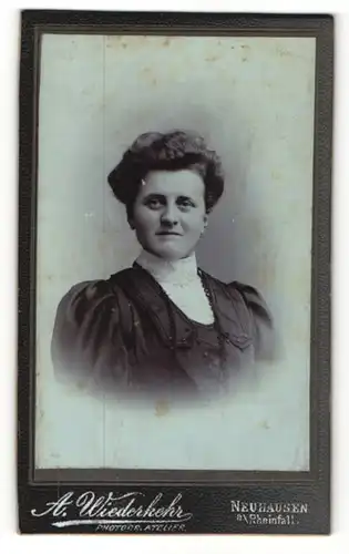 Fotografie A. Wiederkehr, Neuhausen a/Rheinfall, Portrait bürgerliche Dame mit Hochsteckfrisur