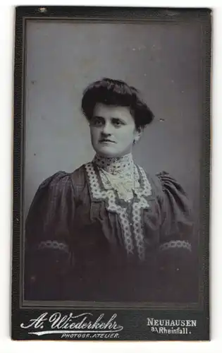 Fotografie A. Wiederkehr, Neuhausen a/Rheinfall, Portrait Dame mit Hochsteckfrisur