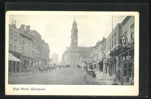 AK Colchester, High Street, Blick auf geschäftige Strasse und hoher Turmuhr