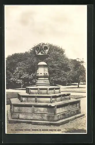 AK Edinburgh, Holyrood Palace, Sundial in Garden, Uhr