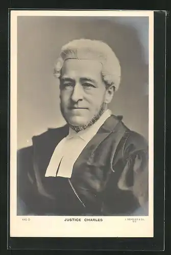 AK Justice Charles, Justiziar in Amtstracht