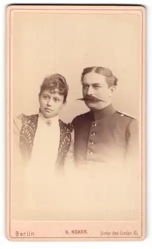 Fotografie H. Noack, Berlin, Portrait eines jungen Paares