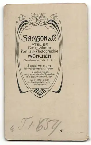 Fotografie Samson & Co., München, Portrait Säugling in Leibchen