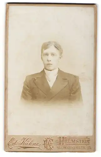 Fotografie Ed. Kühne, Helmstedt, Portrait junger Bub im Anzug