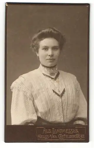 Fotografie Alb. Landmesser, Neuss a/Rh, Portrait junge Dame mit Hochsteckfrisur