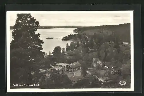 AK Kvarsebo, Partie fran Kvarsebo Klint, Blick auf Häuser am Ufer