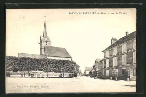 AK Savigny-Le-Temple, Place et rue du Plessis