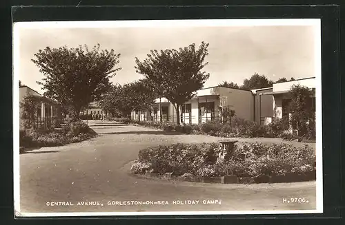 AK Gorleston-on-Sea, Central Avenue at Holiday Camp