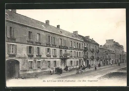 AK Luc-sur-Mer, La Rue Guynemer, Strassenpartie