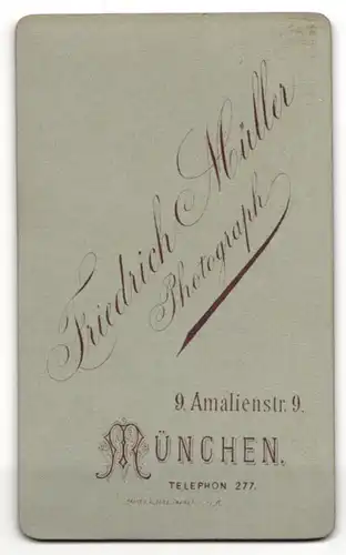 Fotografie Friedrich Müller, München, Portrait elegant gekleideter Herr mit Schnurrbart