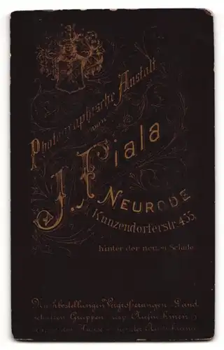 Fotografie J. Fiala, Neurode, Portrait stattlicher junger Mann mit Zwicker