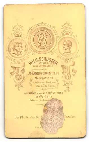 Fotografie W. Schuster, Johanngeorgenstadt, Portrait bürgerlich gekleideter Herr mit Krawatte und Schnauzbart