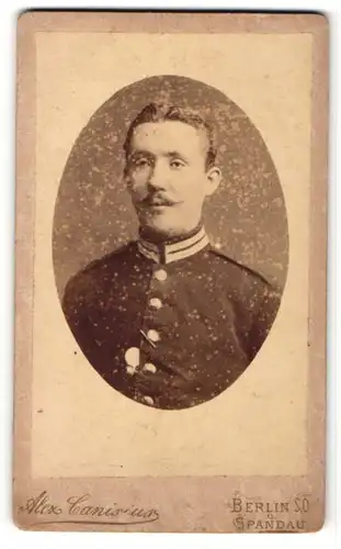 Fotografie Alex Canisius, Berlin-Spandau, Portrait Herr in Uniform