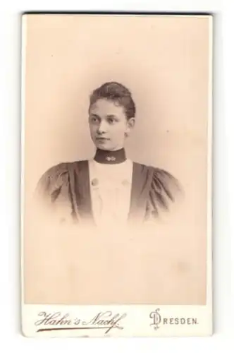 Fotografie Hahn's Nachf., Dresden, Portrait hübsches Mädchen in Bluse