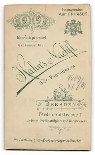 Fotografie Hahn`s Nachf., Dresden, Portrait charmanter Herr im Anzug mit Krawatte